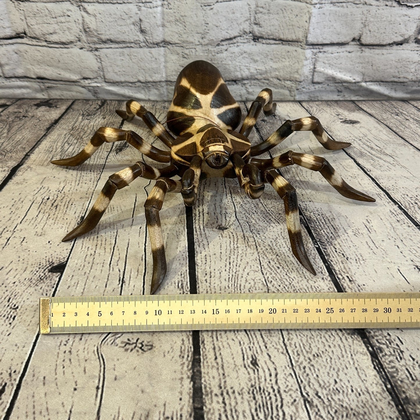 30cm x 25cm Wooden Spider Carving Hand Carved Walking Spider Tarantula Statue