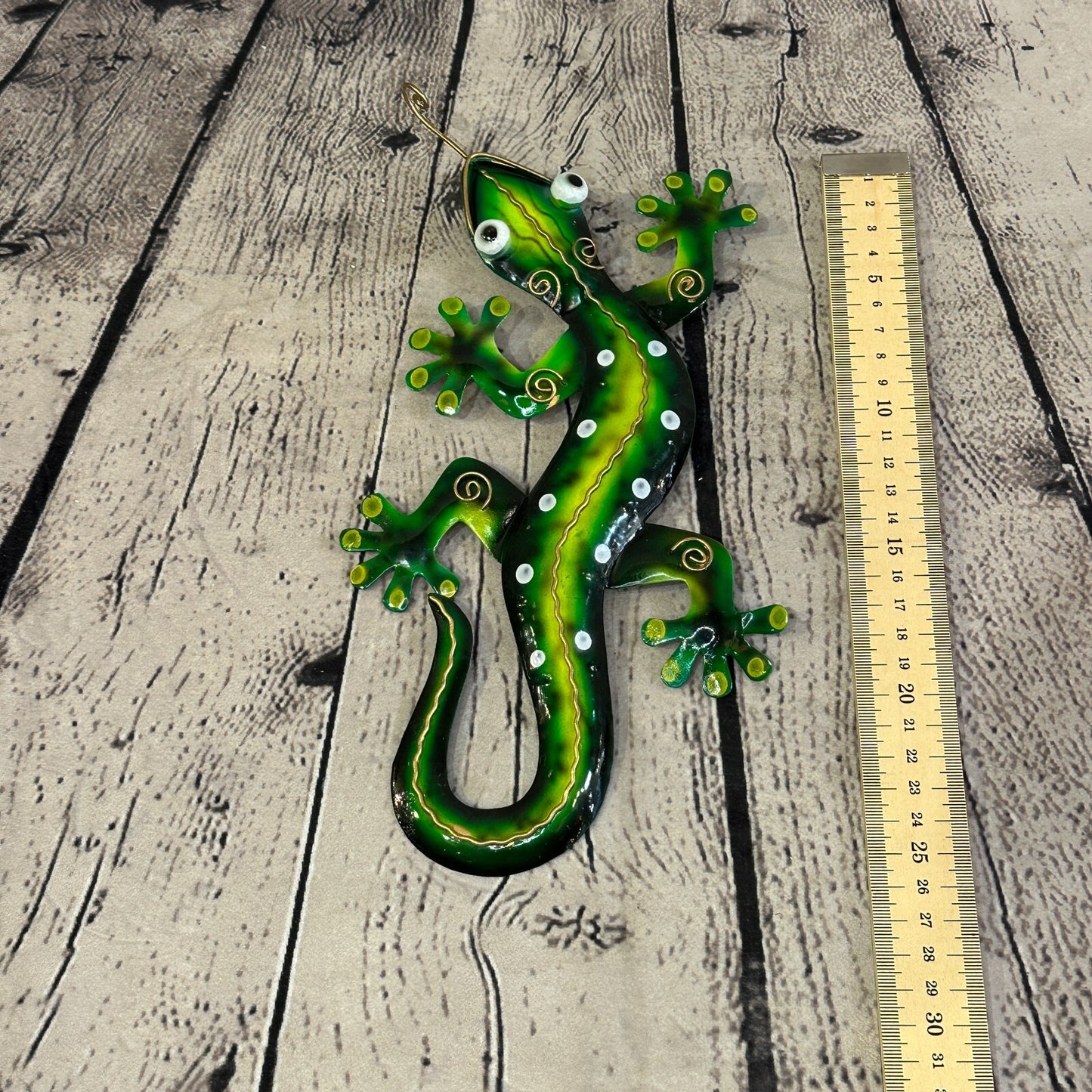 25cm x 12cm Green Gecko Lizard Metal Tin Wall Hanging Ornament Painted Statue