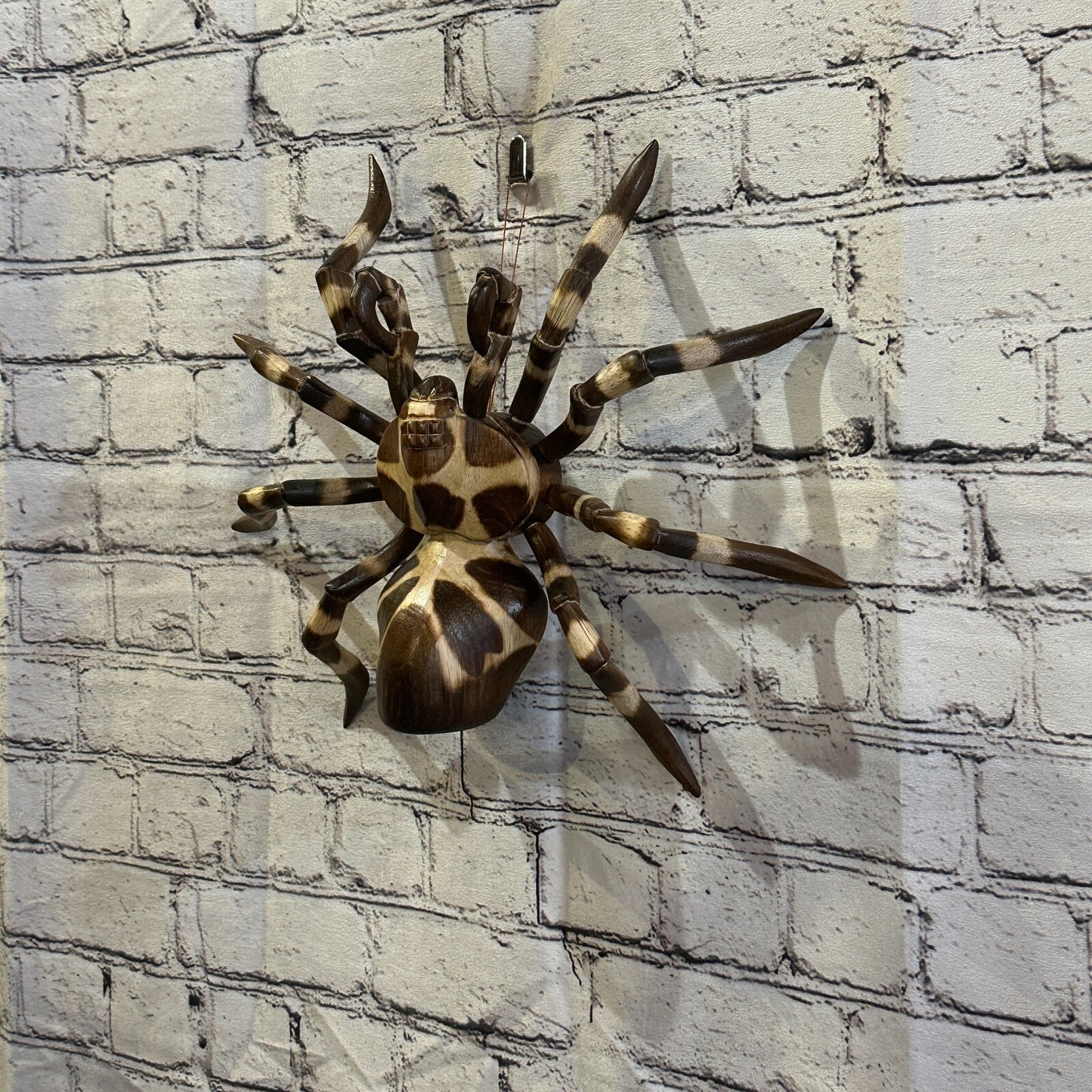 30cm x 25cm Wooden Spider Carving Hand Carved Walking Spider Tarantula Statue