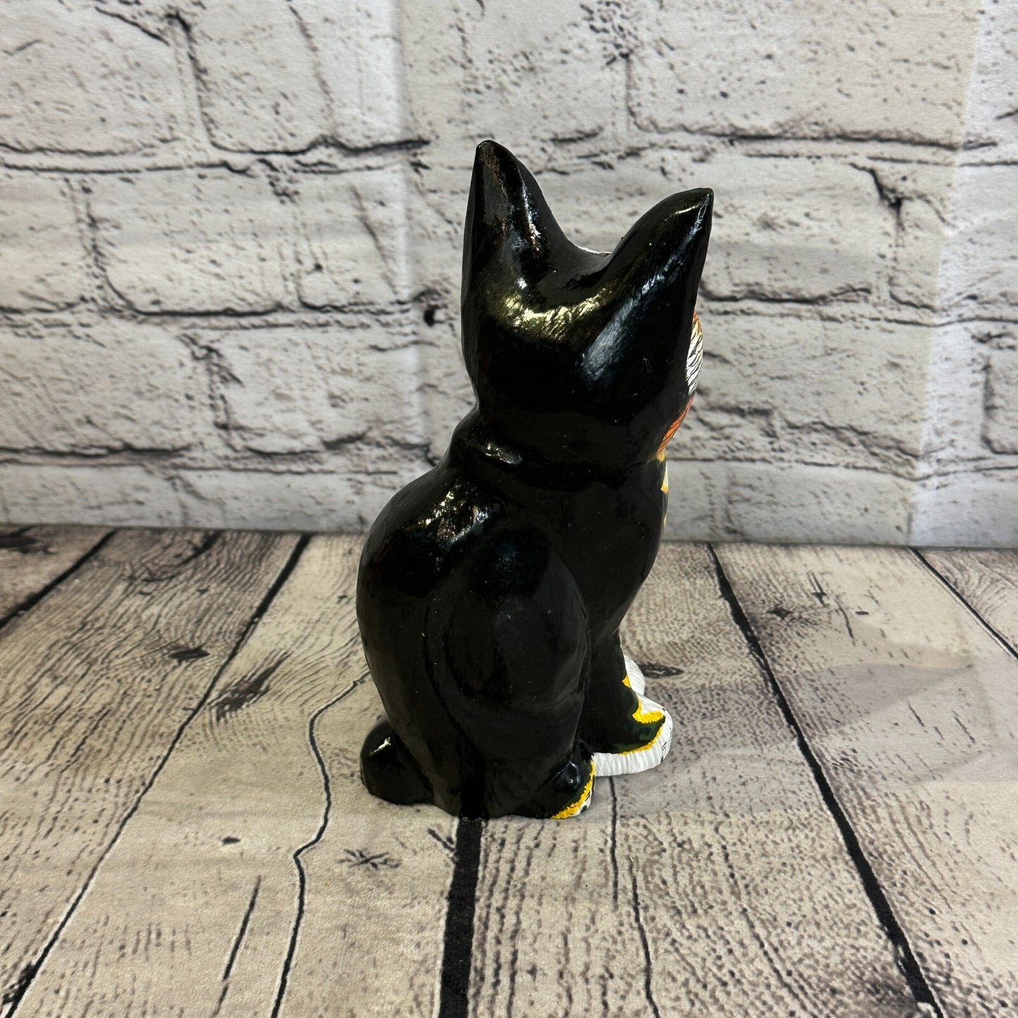 20cm x 10cm Black & White Sitting Style Painted Wooden Hand Carved Cat Wooden