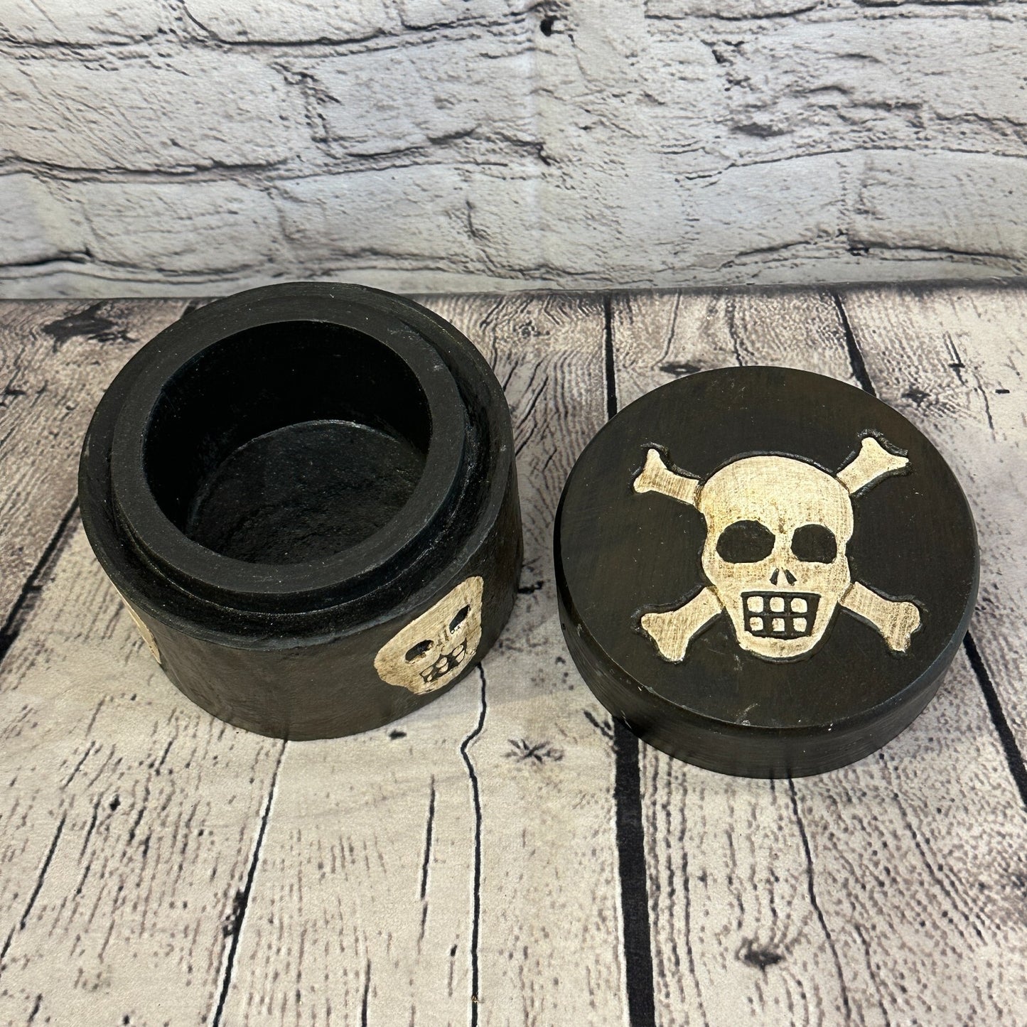 10cm x 10cm x 10cm Cylinde Pirate Wooden Gothic Skeleton Skull Jewellery Box