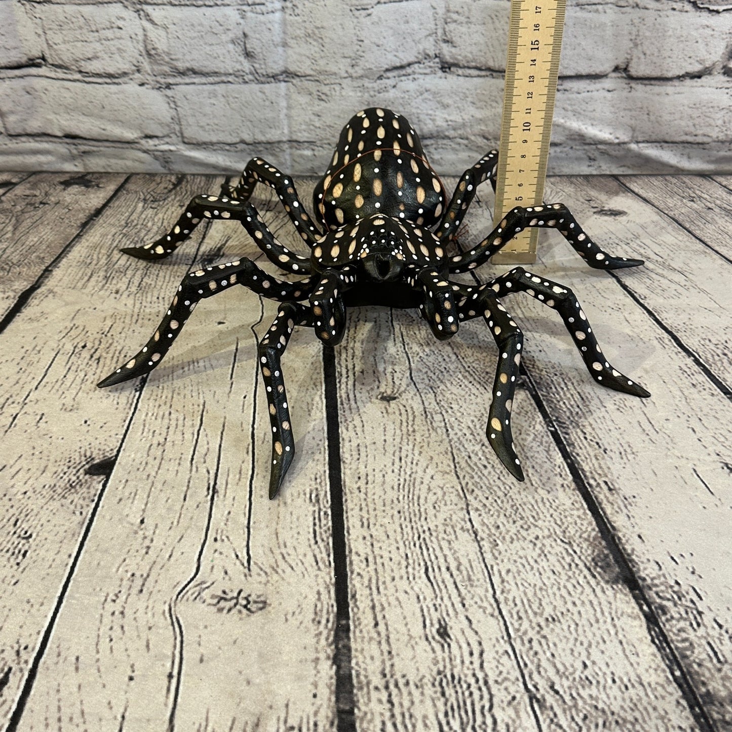 30cm x 25cm Wood Dark Spider Carving Hand Carved Walking Spider Tarantula Statue