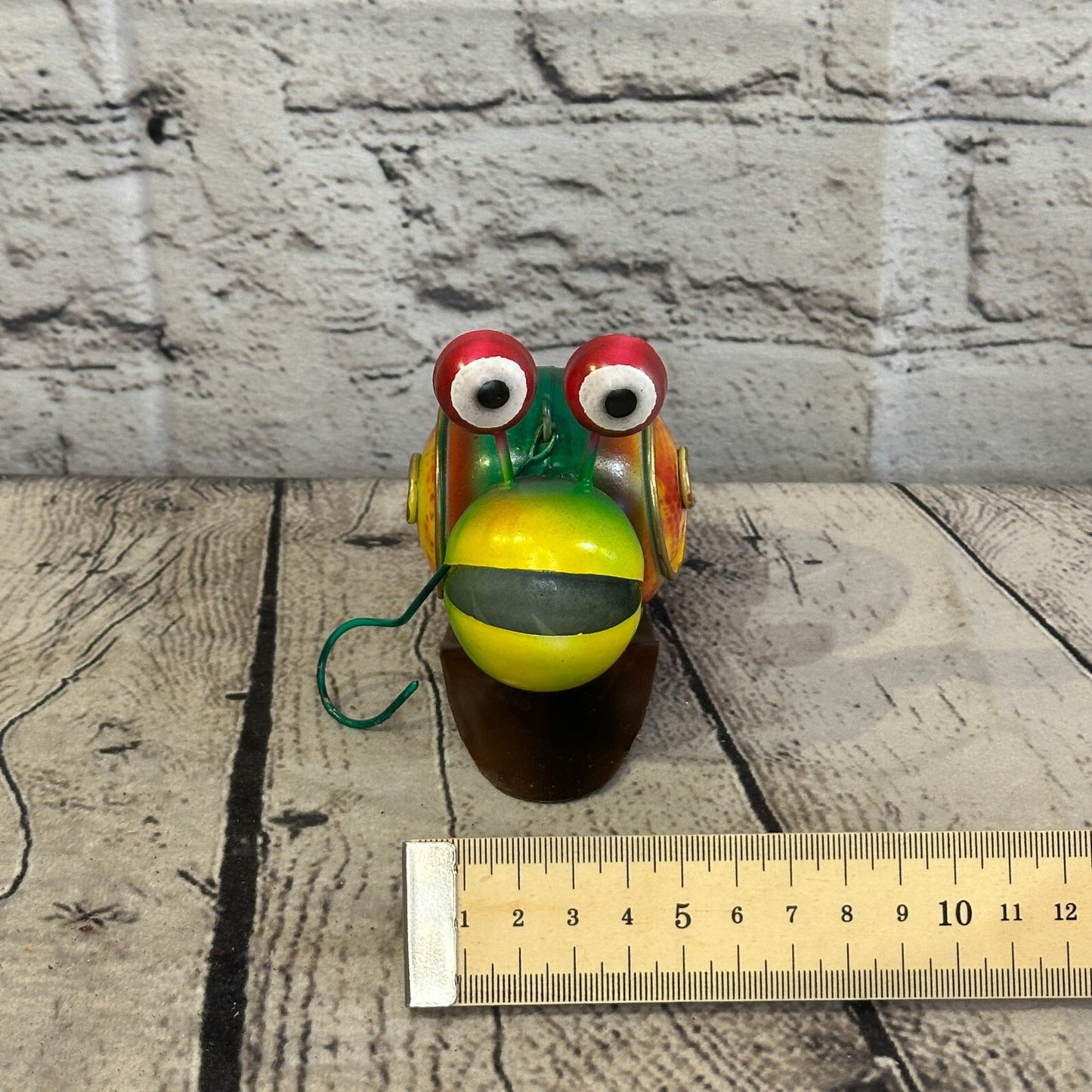 10cm x 10cm Green Snail Bug Cartoon Hanging Hook Ornament Painted Statue