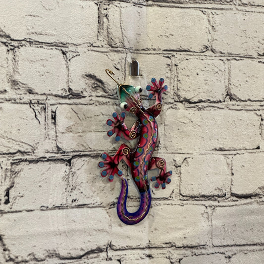 15cm x 8cm Pink Gecko Lizard Metal Tin Wall Hanging Ornament Painted Statue