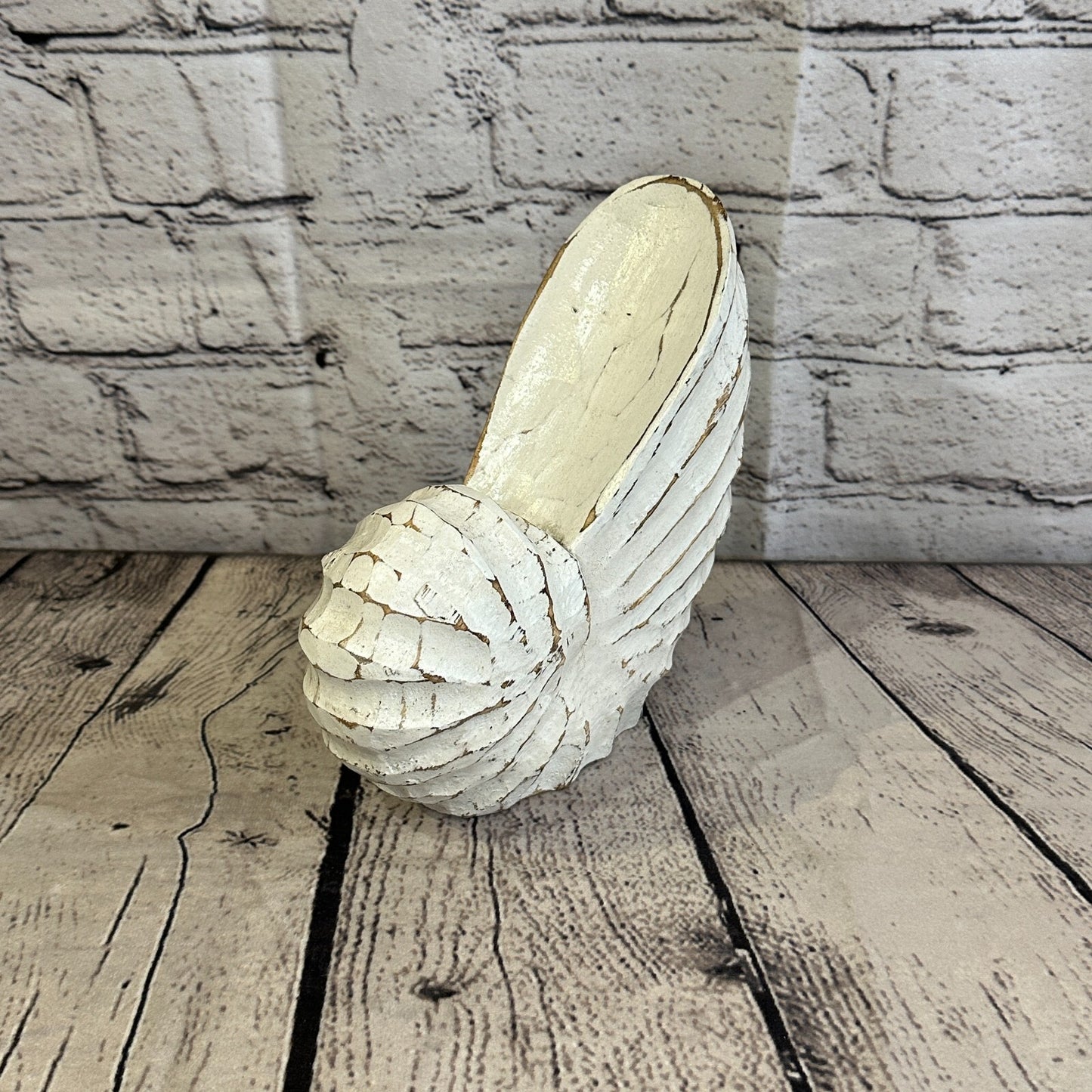 18cm White Polish Nautilus Shell Ornament Decor Carved Light Wood Parcel Figure