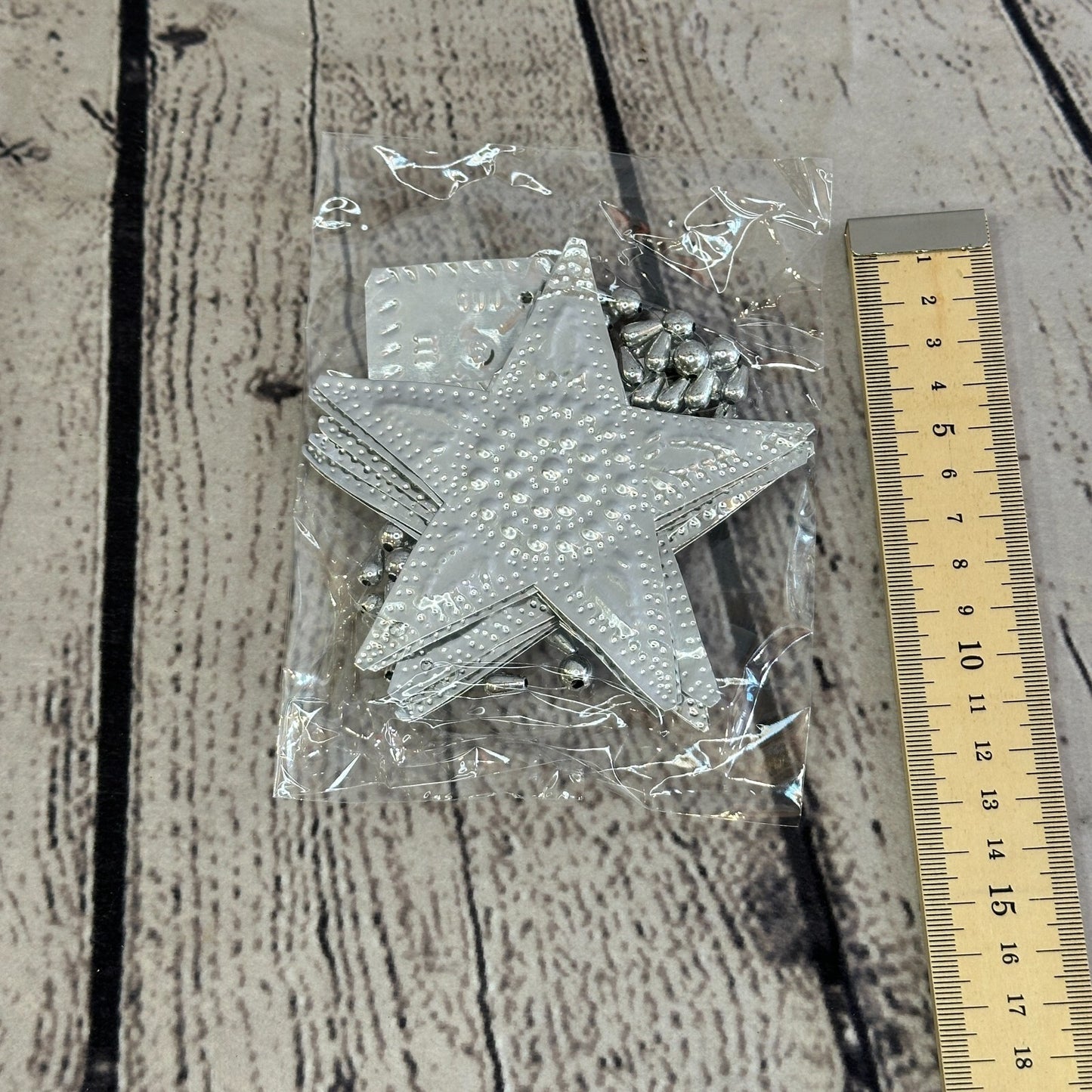 Aluminium Stamped Sitting Star String Wall Hangings Home Decoration