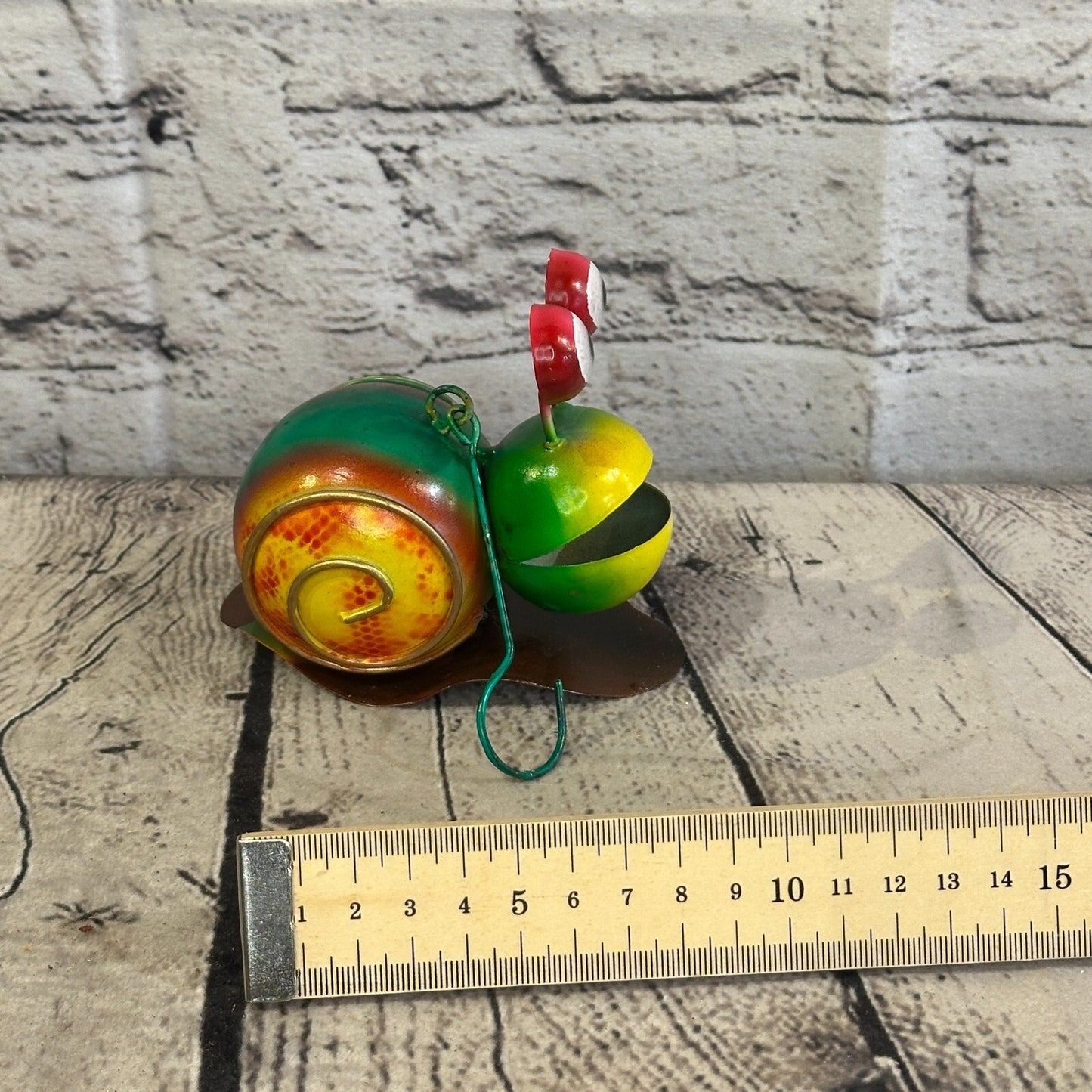 10cm x 10cm Green Snail Bug Cartoon Hanging Hook Ornament Painted Statue