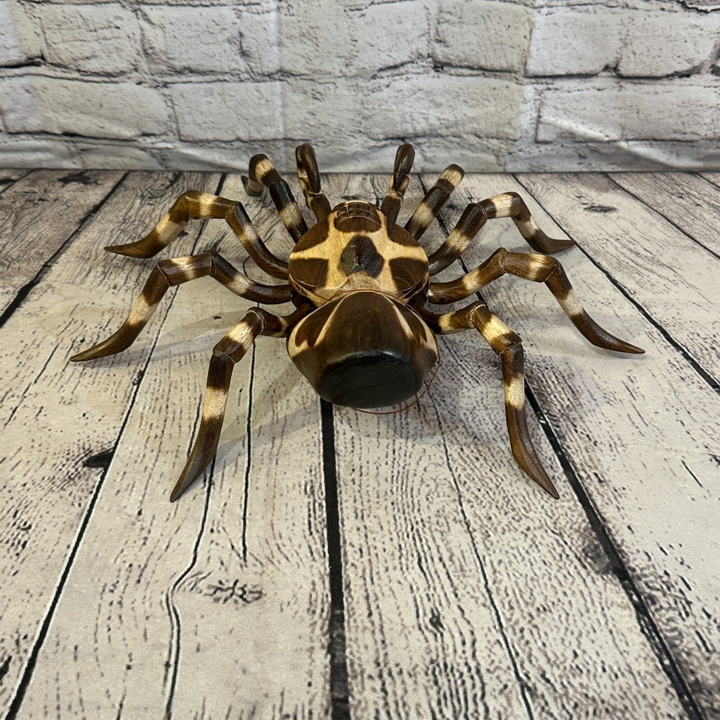 30cm x 25cm Wooden Spider Carving Hand Carved Walking Spider Tarantula Statue