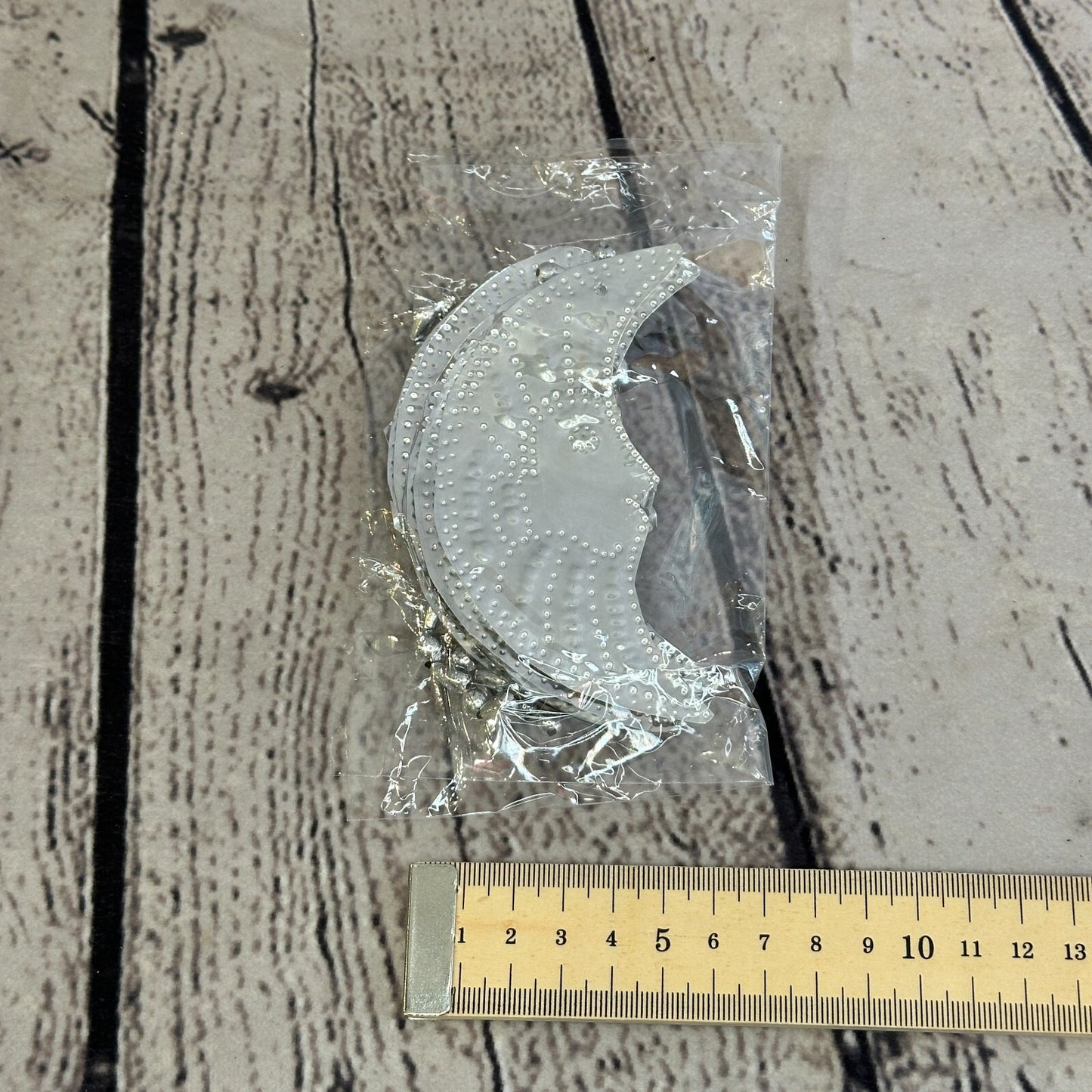 Aluminium Stamped Sitting Moon Face String Wall Hangings Home Decoration