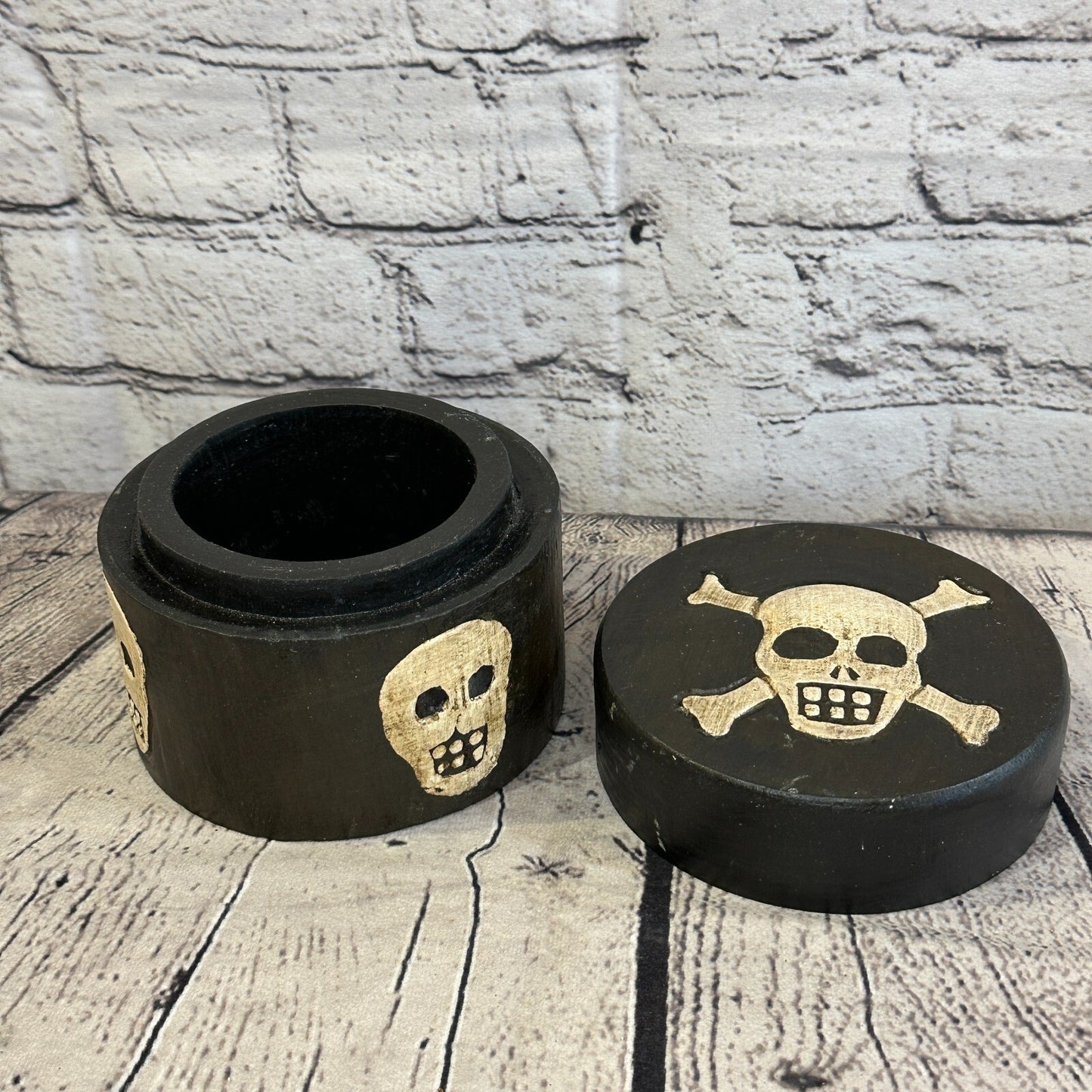 10cm x 10cm x 10cm Cylinde Pirate Wooden Gothic Skeleton Skull Jewellery Box