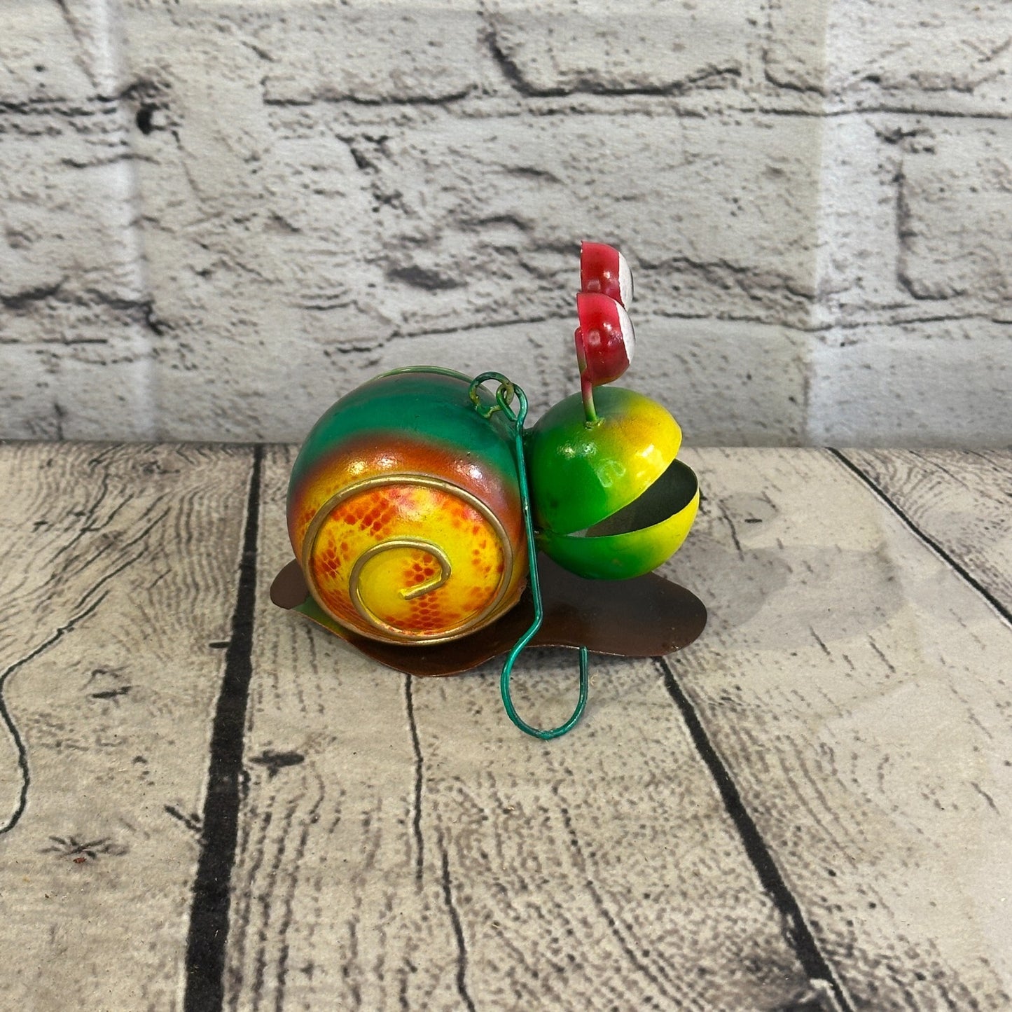 10cm x 10cm Green Snail Bug Cartoon Hanging Hook Ornament Painted Statue