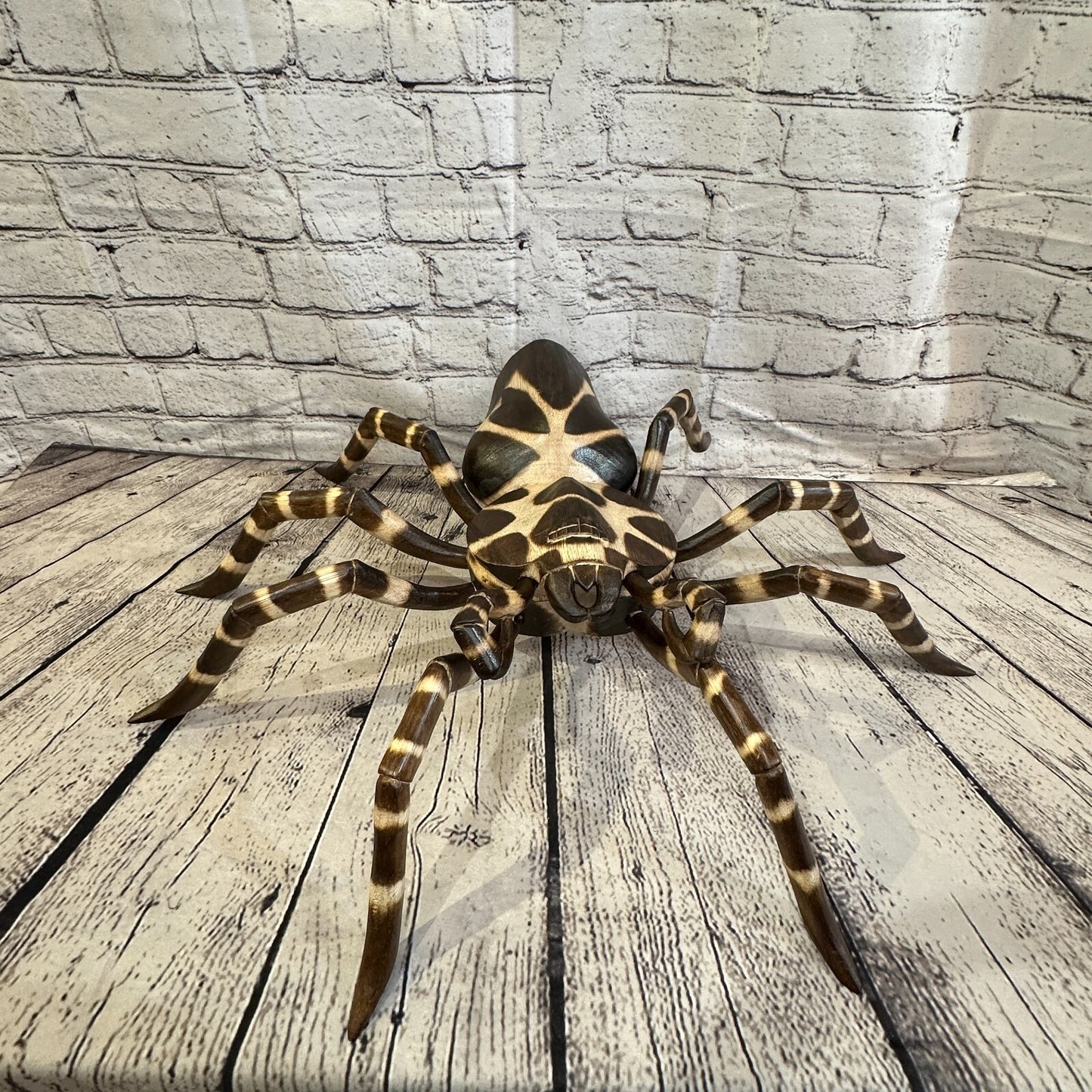 50cm x 45cm Wooden Spider Carving Hand Carved Walking Spider Tarantula Statue