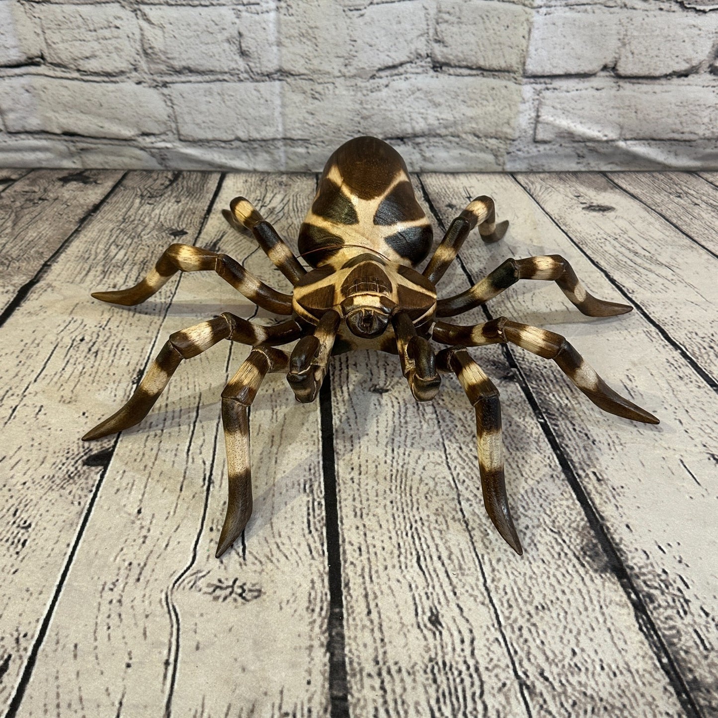 30cm x 25cm Wooden Spider Carving Hand Carved Walking Spider Tarantula Statue